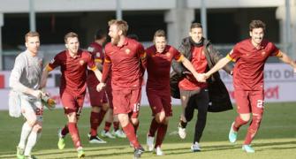 Serie A: Roma win amid ball-over-the-line row; Cagliari thrashed