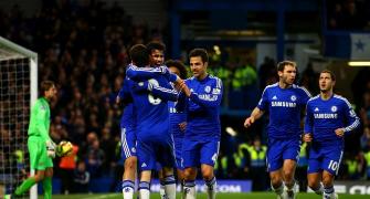 Chelsea pull clear as Man City held by Everton