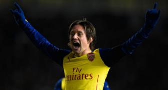Holders Arsenal progress as Cup shocks dry up