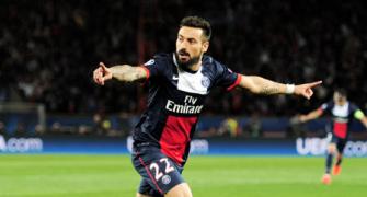 Lavezzi strike helps PSG leapfrog to second spot