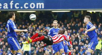 EPL PHOTOS: Chelsea take six point-lead despite Southampton draw