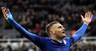 Vardy equals record as Leicester go top, Chelsea win at last
