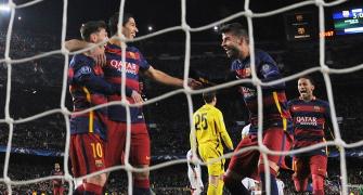 Champions League PIX: Barca drub Roma; Arsenal's hopes alive