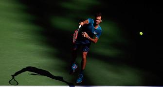 Federer commences US Open bid against challenging Mayer