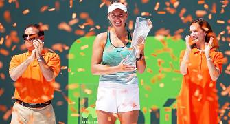 Azarenka demolishes Kuznetsova for third Miami Open title