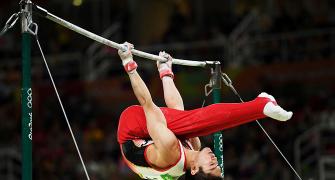 Uchimura wins gold, first all around gymnast in 44 years to do an encore