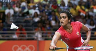 Saina, Sindhu crash out of Asia Badminton C'ships