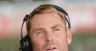 Warne questions Australian team selection after slump