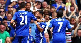 PHOTOS: Chelsea top after one-sided victory; United edge past Hull
