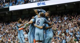 Manchester City go top with win over West Ham