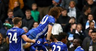 Mourinho admits its Chelsea's title to lose