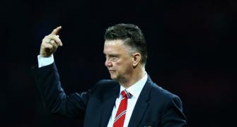 Ferguson calls on United fans to rally behind Van Gaal
