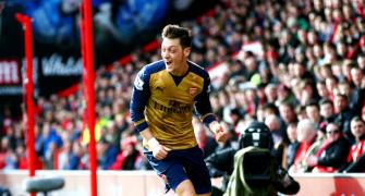 Arsenal back in EPL title race with win at Bournemouth