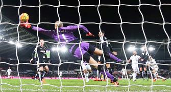 EPL PHOTOS: Swansea beat Watford to move out of relegation zone