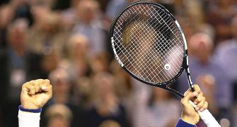 Djokovic downs Murray to claim 6th Australian Open title