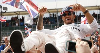 Hamilton urges fans not to boo Rosberg