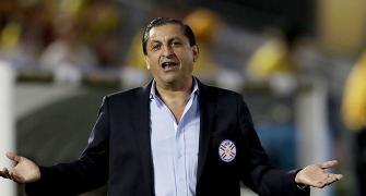 1st Copa casualty: Paraguay coach Diaz resigns