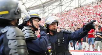 Euro: Hungarian fans and police scuffle before Iceland v Hungary game