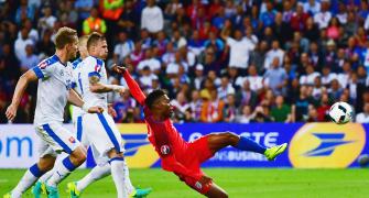 Euro: England advance after stalemate with Slovakia