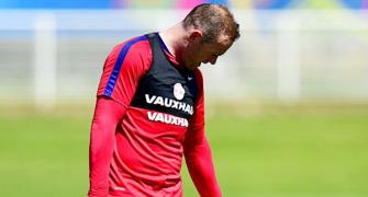 England's Hodgson dismisses report of Rooney-Vardy rift
