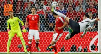 Euro 2016: Switzerland follow France through to last 16 with a draw