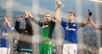 Bundesliga: Lucky Schalke snatch 2-1 win over Gladbach