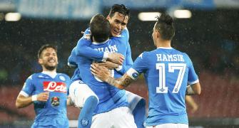 Serie A: Higuain and Totti shine as Napoli and Roma win