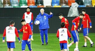 Del Bosque defends tactics to go with unchanged sqaud