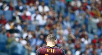 Serie A: Totti plays 600th league game as Roma go second