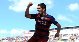 Brilliant 40-goal Suarez crucial to Barca's title win