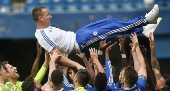 Tearful Terry tells Chelsea fans: 'I want to stay'