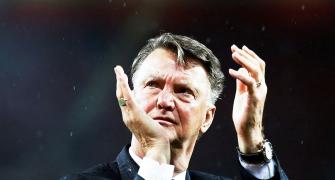 Manchester United sack manager Van Gaal, Mourinho likely to take over