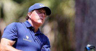 Golfer Mickelson embroiled in trading scandal