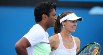 Paes-Hingis knock out fourth seeds, enter mixed doubles quarters