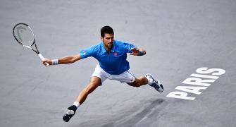 Paris Masters: Djokovic cruises, Murray struggles, Wawrinka out