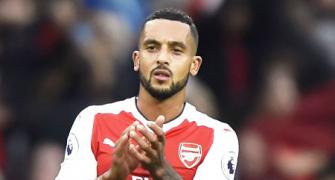 UEFA CL: Walcott warns against complacency despite superb form