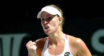 WTA Finals: Kerber outlasts Cibulkova, Halep unlocks Keys