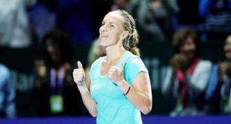 WTA Finals: Tireless Kuznetsova edges Radwanska in Singapore thriller