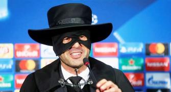 'Zorro from Shakhtar' arrives at post-match conference!