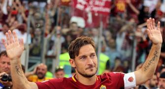 Totti ends playing career; appointed Roma director