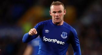 Europa: Rooney makes quiet return to Everton in narrow win