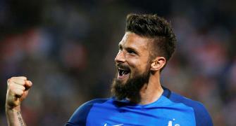 Football Briefs: Giroud treble boosts France in friendly win