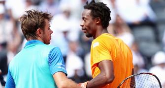 Wawrinka ends French men's challenge to reach last eight