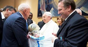 Sports Shorts: Pope Francis gets jersey from US football Hall of Famers