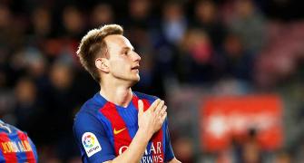 After 'crazy' win, Rakitic agrees new deal with Barcelona