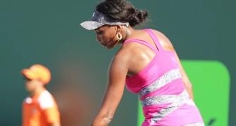 WTA Finals: Veteran Venus stuns Muguruza to advance