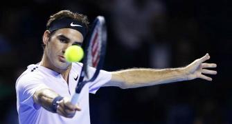 Federer digs deep to beat Mannarino and reach semis