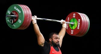 Weightlifter Pardeep misses gold after gallant fight