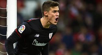 Goalkeeper Kepa set for world record move to Chelsea