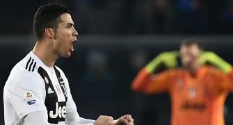 Substitute Ronaldo saves 10-man Juve's unbeaten record